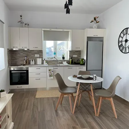 Feriehus Small 4 Two *