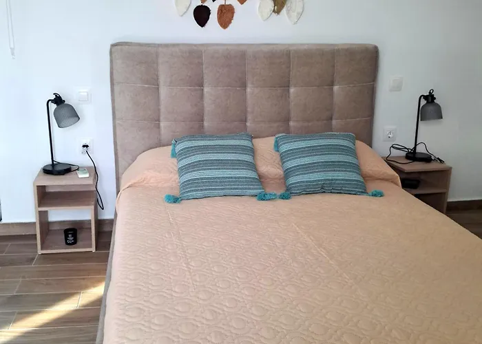 Small 4 Two * Moni Christou Dasous