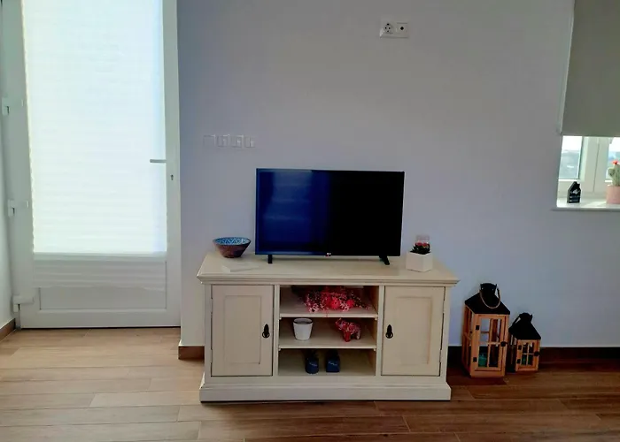 Small 4 Two * Moni Christou Dasous