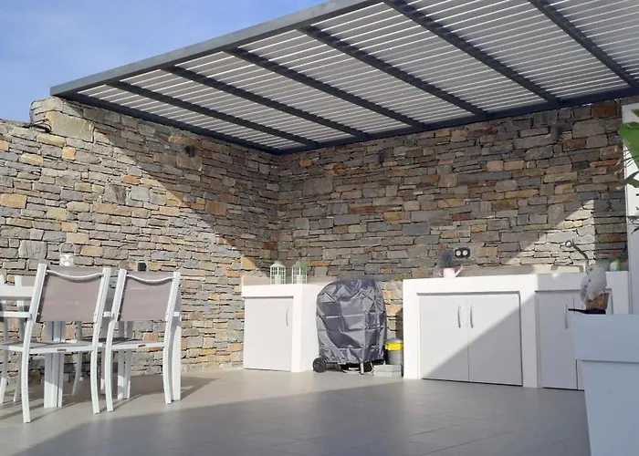 Small 4 Two * Moni Christou Dasous