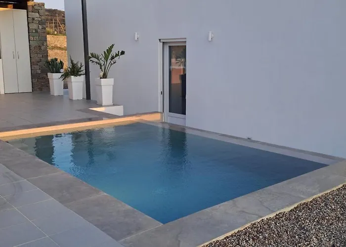 Small 4 Two * Moni Christou Dasous